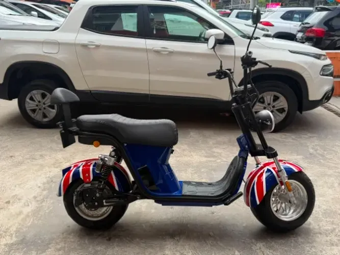Moto eletrica Yiwo 1.000w, chave presencial, alarme.