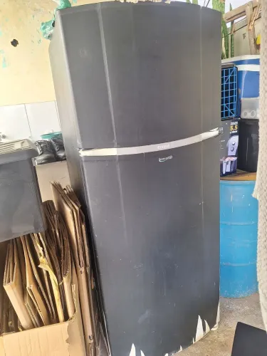 Vendo geladeira usada pra i embora rápido 350$ funcionando perfeitamente