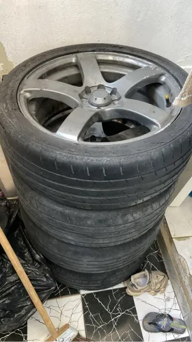Rodas R17 com pneu 205/45 