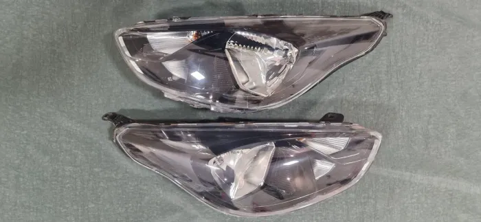 FAROL MÁSCARA NEGRA FORD KA 2019 A 2023 PAR ORIGINAL