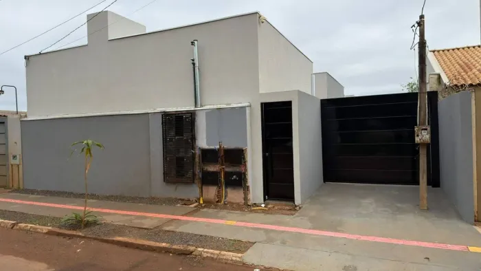 Casa nova com 2 quartos no São Conrado.