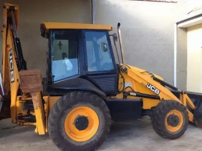 Retroescavadeira jcb 3x plus 4x4  ano 2012