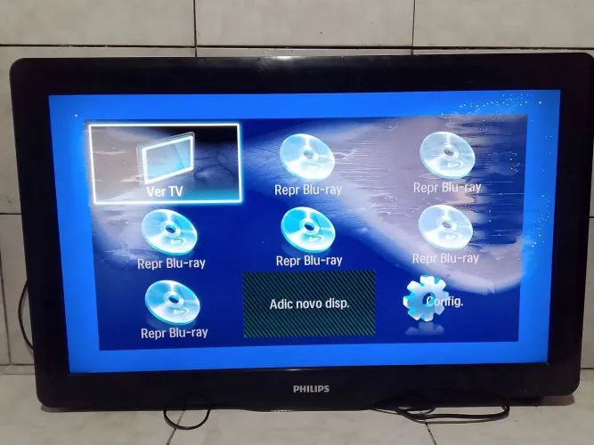 Tv 32 polegadas não smart com detalhes na tela