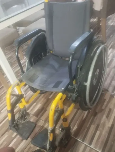 Vendo cadeira de rodas rodas 300 reais *43 berg