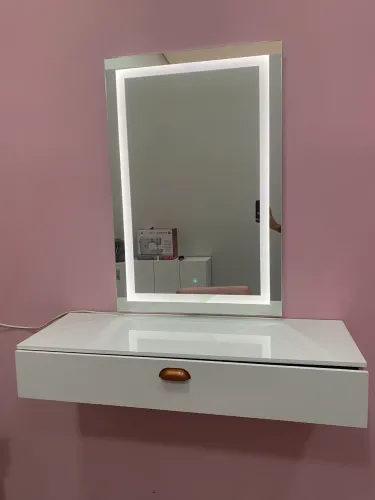 Espelho de led com aparador