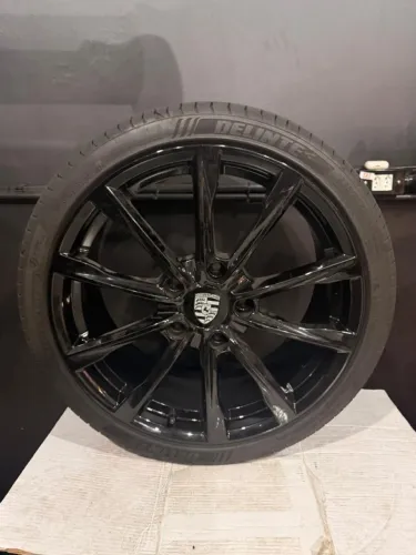 Rodas e Pneus da Porsche 235/35 ZR 19 MARCA Delinte