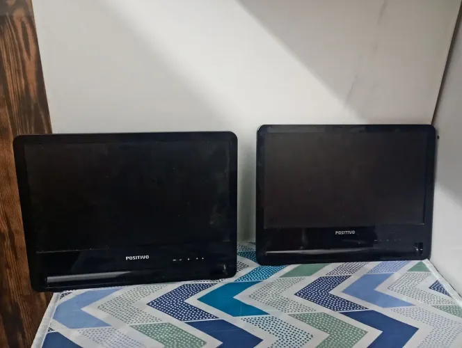 Vendo 2 telas pra computador