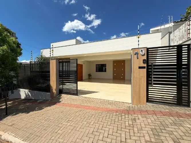 Vende casa de alto padrão, completa e próximo ao centro de Ibiporã, no Jd. Granville