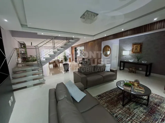 Sobrado à venda no Jardim da Saúde, com 3 suítes com closets, 4 vagas