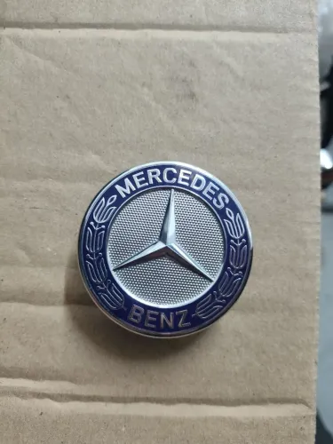 Emblema capô Mercedes c180
