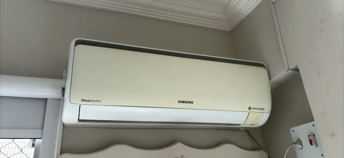 Ar-condicionado 9000 BTUS em perfeito estado