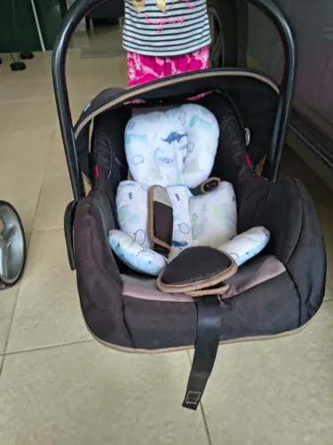 Vendo carrinho +bebê conforto