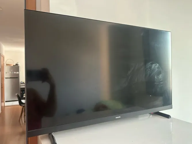 SmarTv 32" Phillips pouco usada, muito conservada