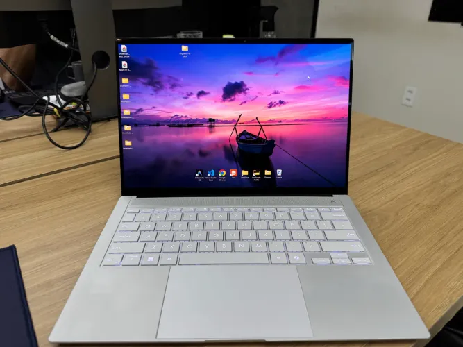 ASUS Zenbook S14 120hz 2.8k OLED - Intel Core Ultra 7 258V / Notebook