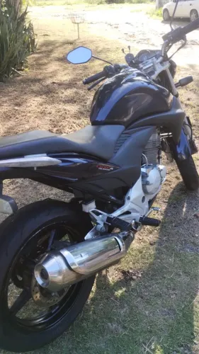 Moto com documentos em dias.