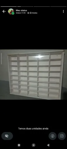 Vende-se Expositores para Mini carros com acrílicos. Capacidade para 40 carrinhos.