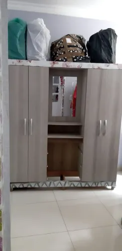 Guarda-Roupa Bom Estado