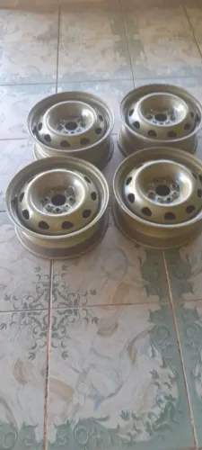 Jogo de Roda de Ferro 14 da Fiat , Strada e Fiorino R$ 800