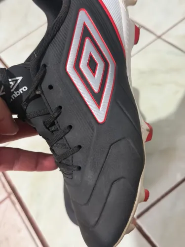 Chuteira UMBRO original