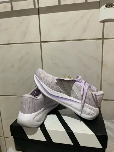 Tênis feminino