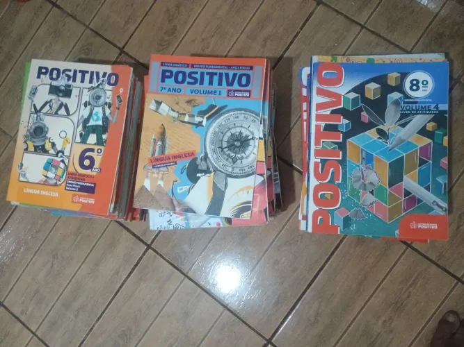 Livros didáticos e livros de atividades do sistema de ensino positivo. 6, 7 e 8° ano