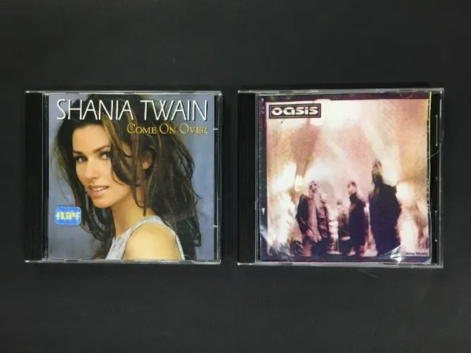 2 CDs Shania Twain Come On Over Original (1999) + Oasis Heathen Chemistry Paralelo (2002)