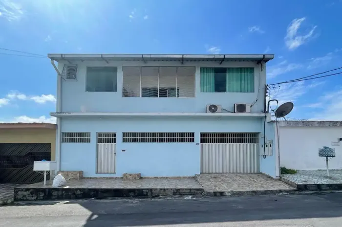 CASA AMPLA COM 2 APARTAMENTOS NO PISO SUPERIOR | À VENDA OU PARA (LOCAÇÃO DA CASA DO PISO