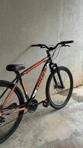 Bike Aro 29 com Suspensão e Freio a Disco
