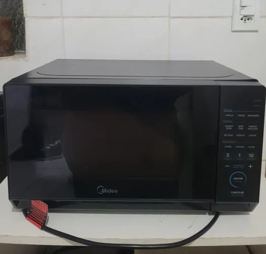 Vende-se um Microondas Midea 20 litros
