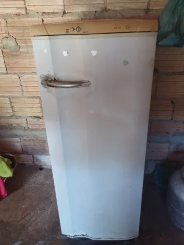 Geladeira usada em boas condições 