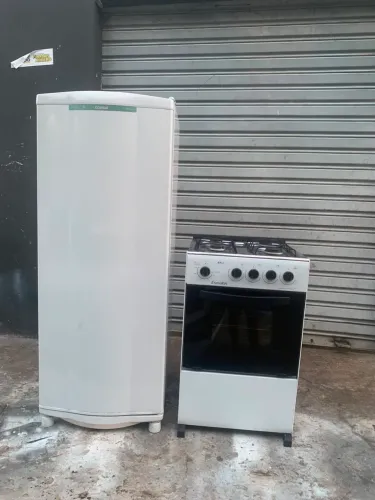Vendo geladeira e fogão funcionando perfeitamente