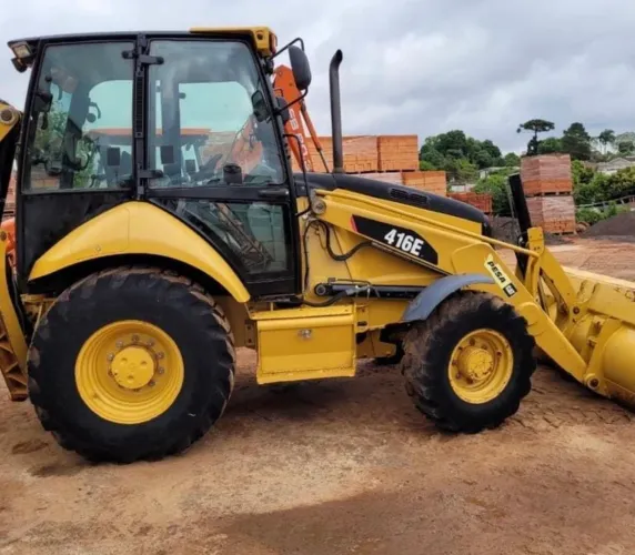 Retroescavadeira Caterpillar 416E 13/13 - Parcele