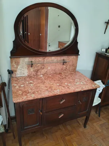 Móveis antigos
