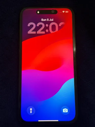 iPhone 15. - 85% de bateria