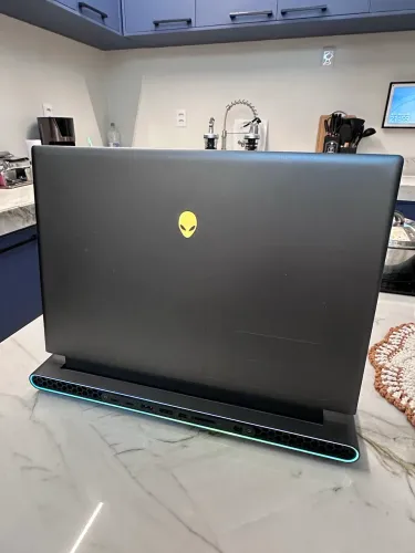 Alienware M16 R1 i9 RTX 4070 32GB RAM SSD 1TB Tela 240Hz