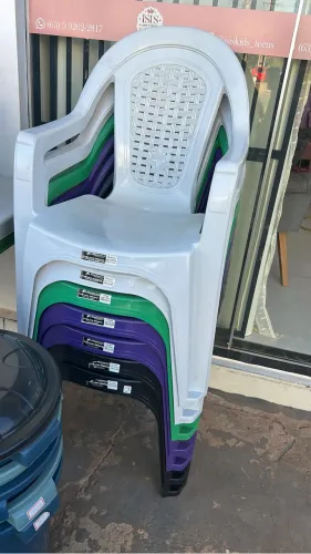 Cadeira de plástico com braço NOVA