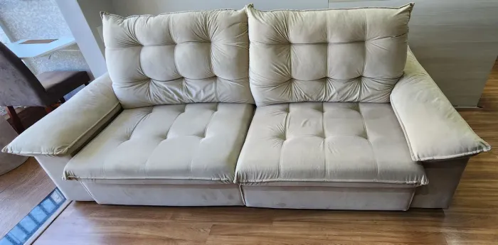 Sofá bege em suede