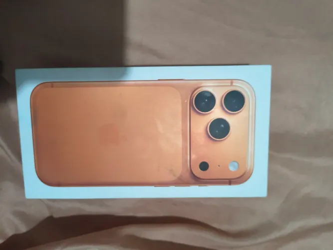 iPhone 17 pro lacrado 256 GB troco por outra cor