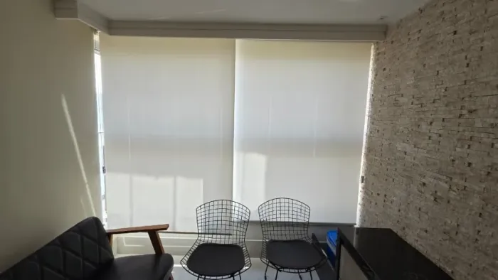 Persiana Sued, Tipo Rolô, Trilho Deslizante, Proteção Solar - 2,65m (c) x 1,85m (a)