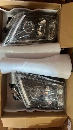 FAROL PRINCIPAL COMPLETO MASCARA NEGRA DO VOLVO FH13 2010 ATÉ 2014 O PAR
