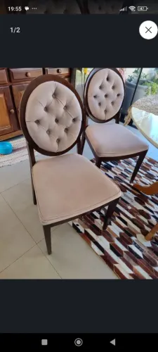 Conjunto de quatro cadeiras estilo medalhão