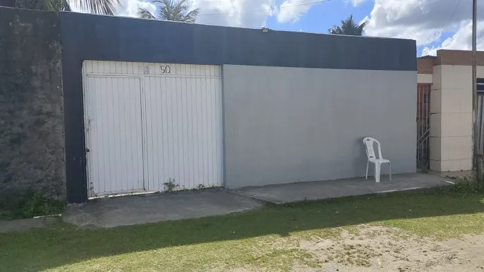 Vende-se casa metro 13 por 7.