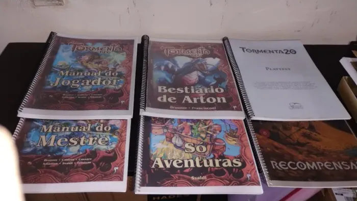 Livro USADO de Tormenta RPG versão antiga + fichas e dados.