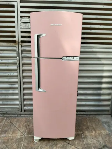 Geladeira Brastemp Clean envelopada de rosa Frost Free frete grátis região