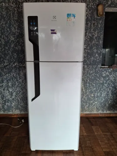 Vendo geladeira Electrolux frost free