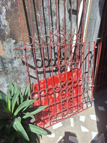 Grades e portão de ferro