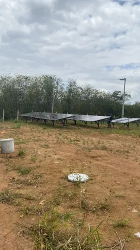 Fazenda solar de 1 hectare com 40 painéis