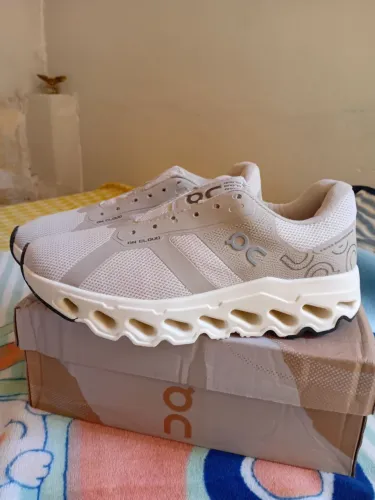 Tenis uQ novo
