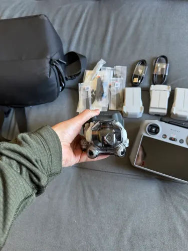 DJI Mini 4 Pro Fly More Combo RC2 + 4 Baterias