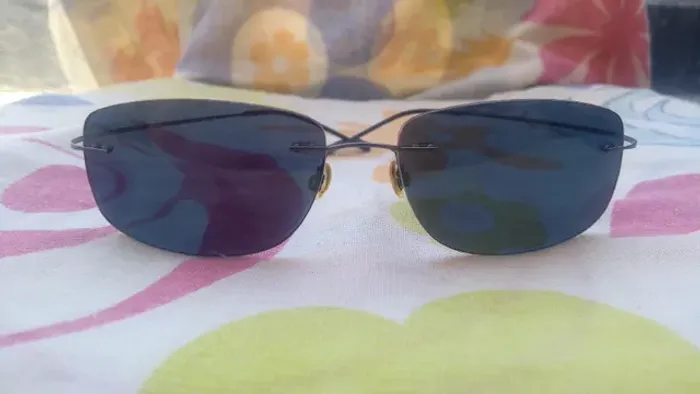 Oculos escuros estilo Matrix usado com lentes polarizadas